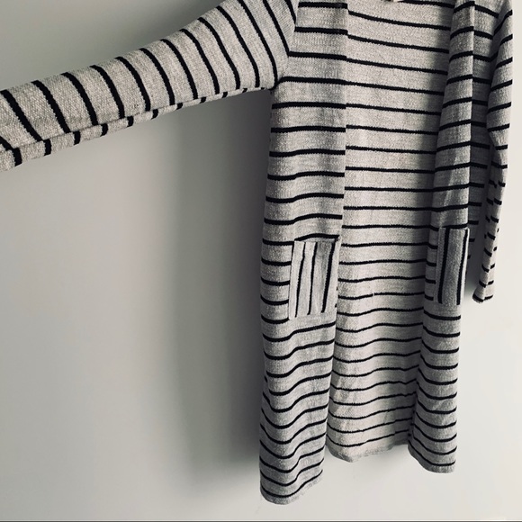 Long sleeve black and white light cardigan. - Picture 2 of 6